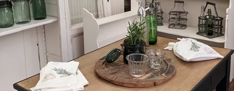 Antiquitäten in weiß - Shabby chic aus Karlsruhe